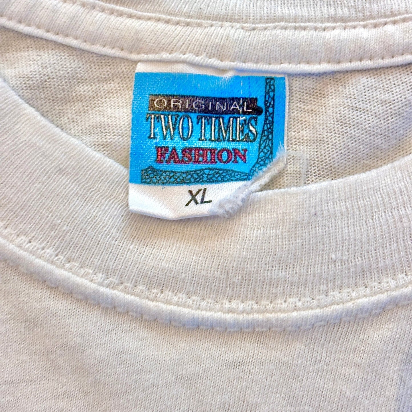 “Friends Came To London, And All I Got Was This T-Shirt” Vintage T-Shirt (Warner Bros, 1986) - PopCultGang