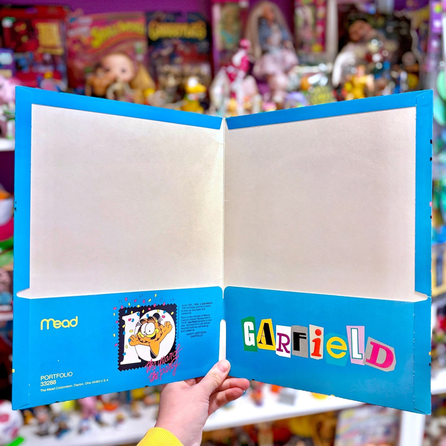 Garfield Blue A4 Folder: Snow Party (80s) - PopCultGang