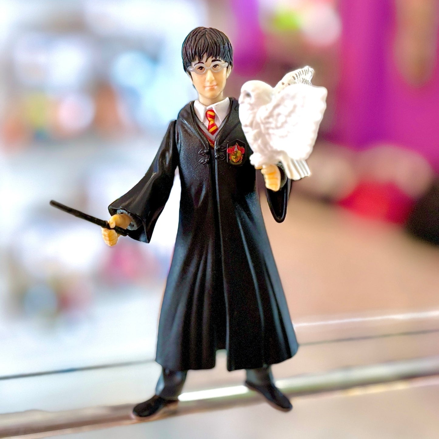 Harry Potter and The Sorcerer's Stone: Harry Potter Gryffindor - No Crest Action Figure (2001) - PopCultGang