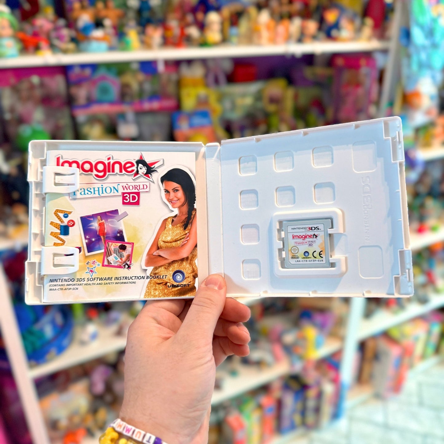 Imagine: Fashion World 3D (Nintendo 3DS) - PopCultGang