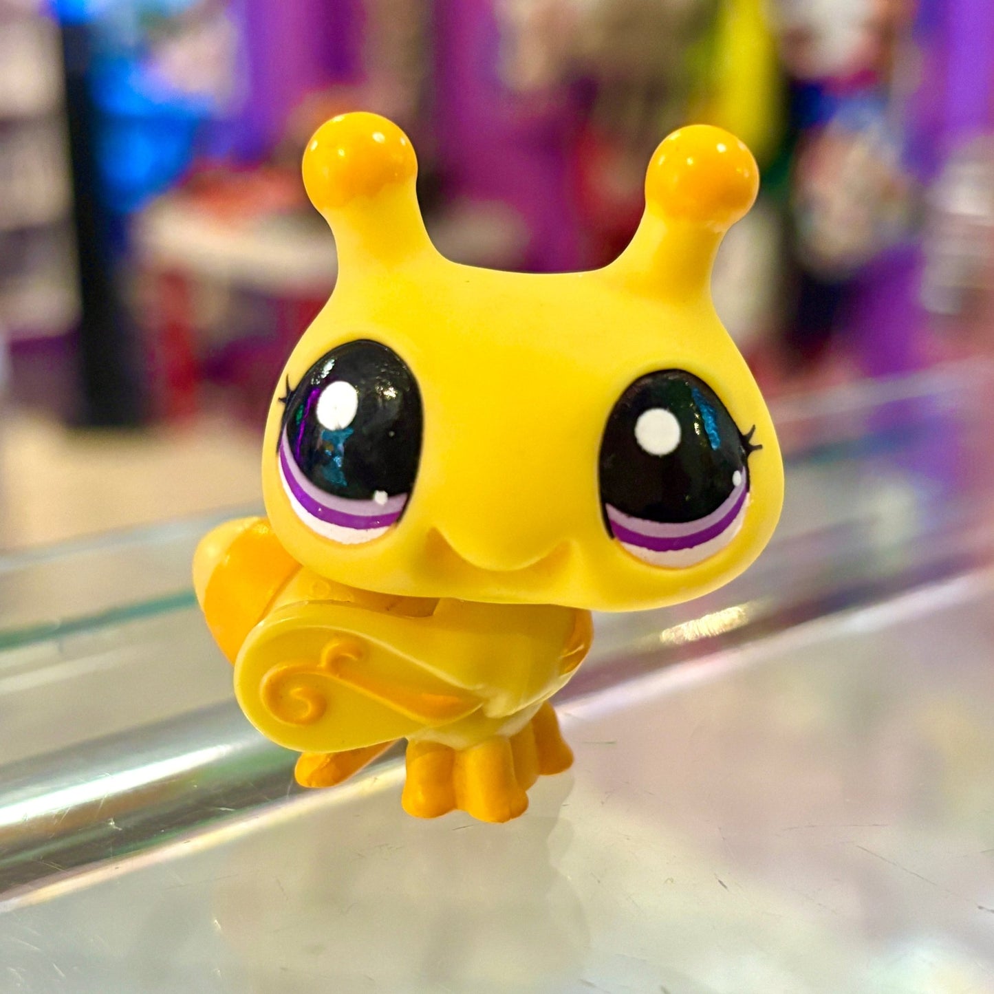 Littlest Pet Shop: 2596 Yellow Bee EU Release (2000s) - PopCultGang