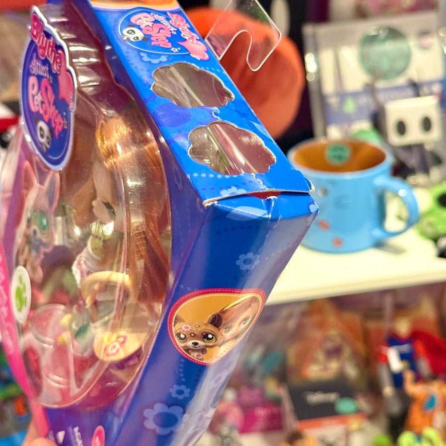 Littlest Pet Shop: Blythe Doll - Outdoor Afternoon Playset B19 (NIB, new in box, 2010) - PopCultGang