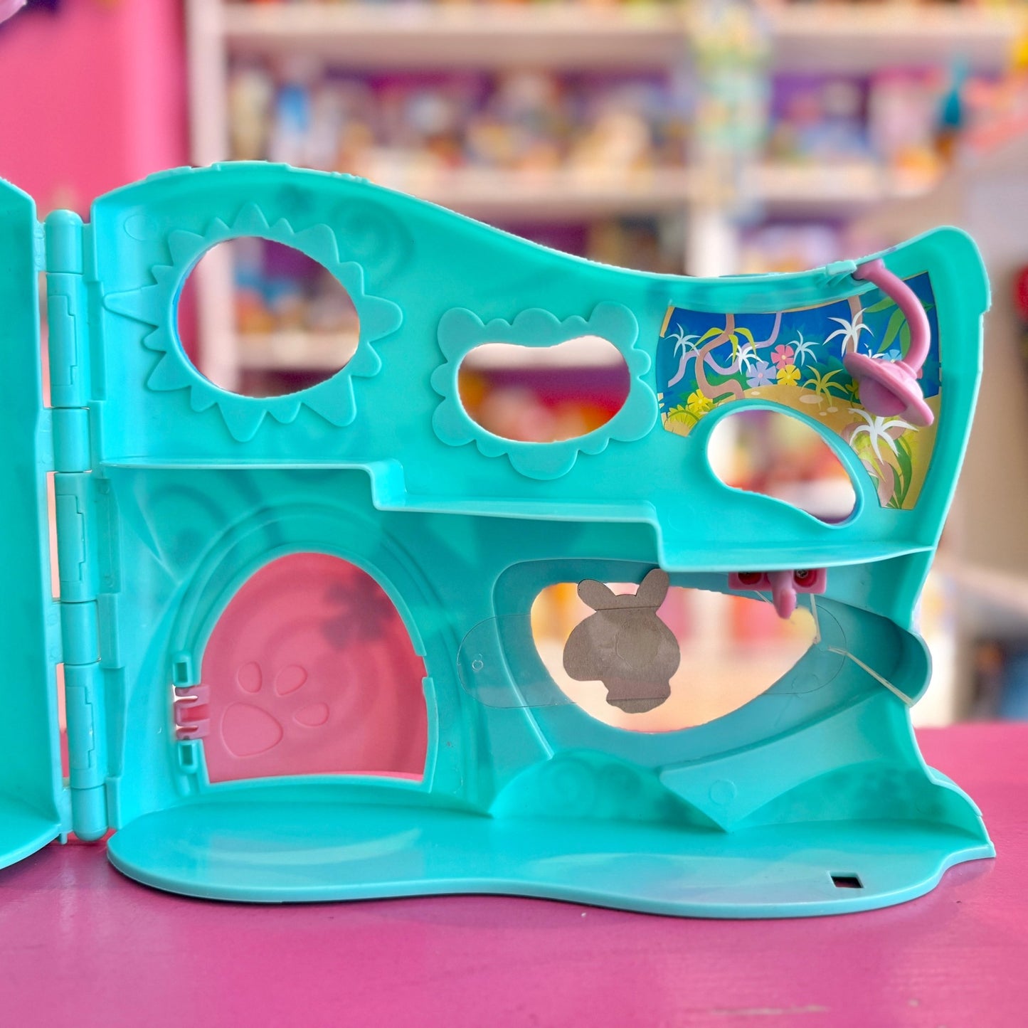 Littlest Pet Shop: Playful Paws Pet Daycare Playset (2000s) - PopCultGang