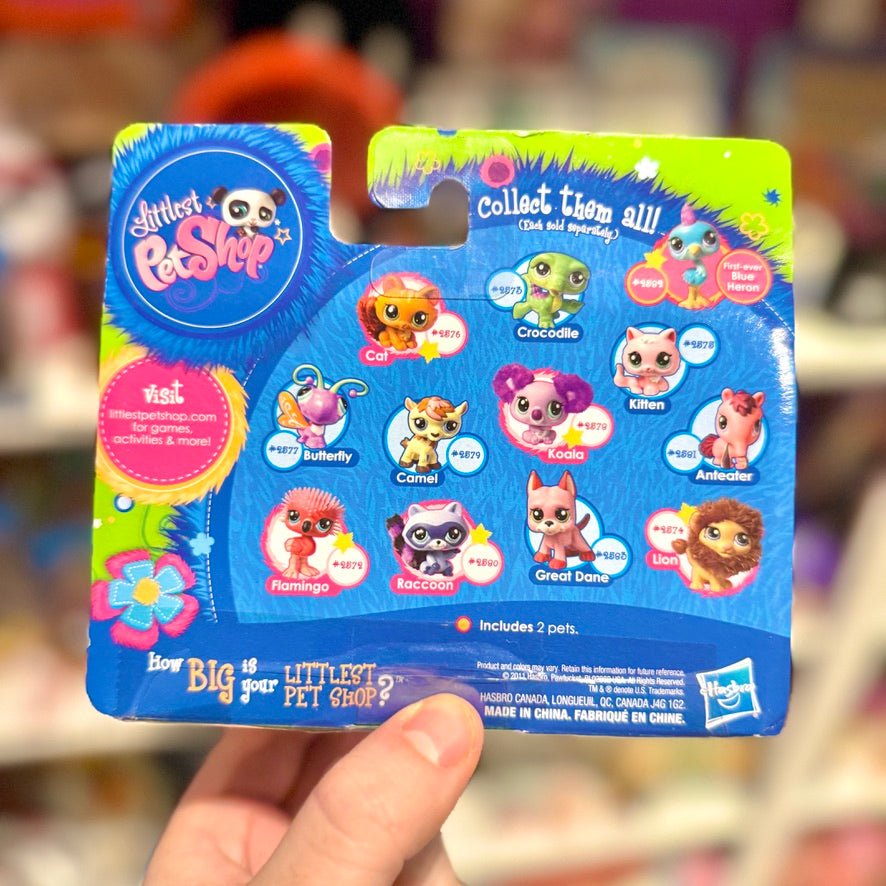 Littlest Pet Shop: Raccoon and Anteater Figures - 2 Pack 2890 2891 (NIB, New In Box, 2011) - PopCultGang