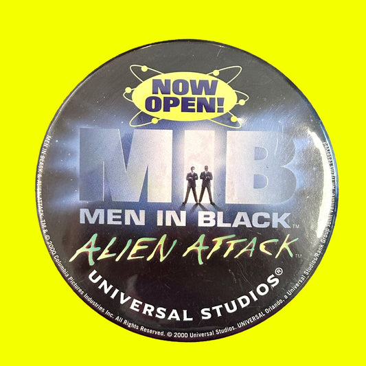 Men In Black Alien Attack Promotional Button Pin Badge (2000) - PopCultGang