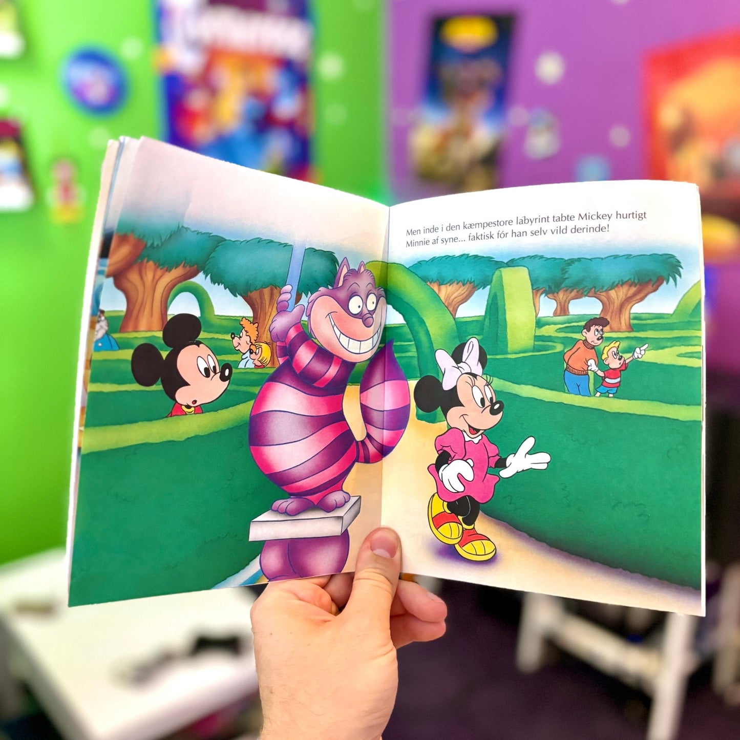 Minnie Får En Overraskelse (Book) - PopCultGang