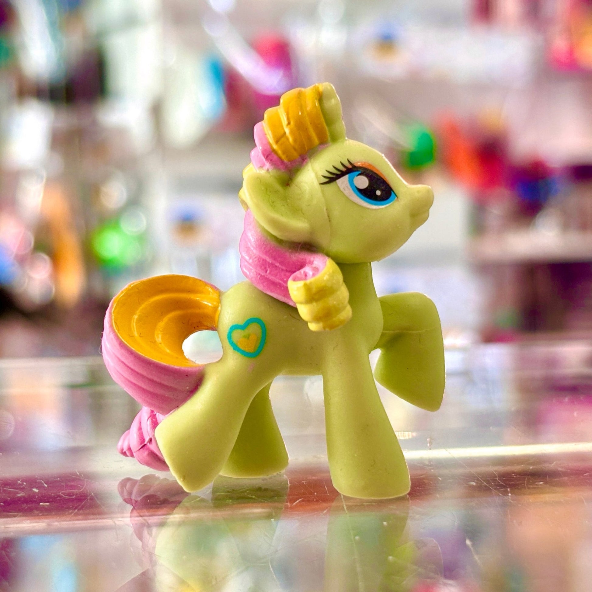 My Little Pony Mystery Minis (G4, 2010s): Golden Delicious 5cm Figure - PopCultGang