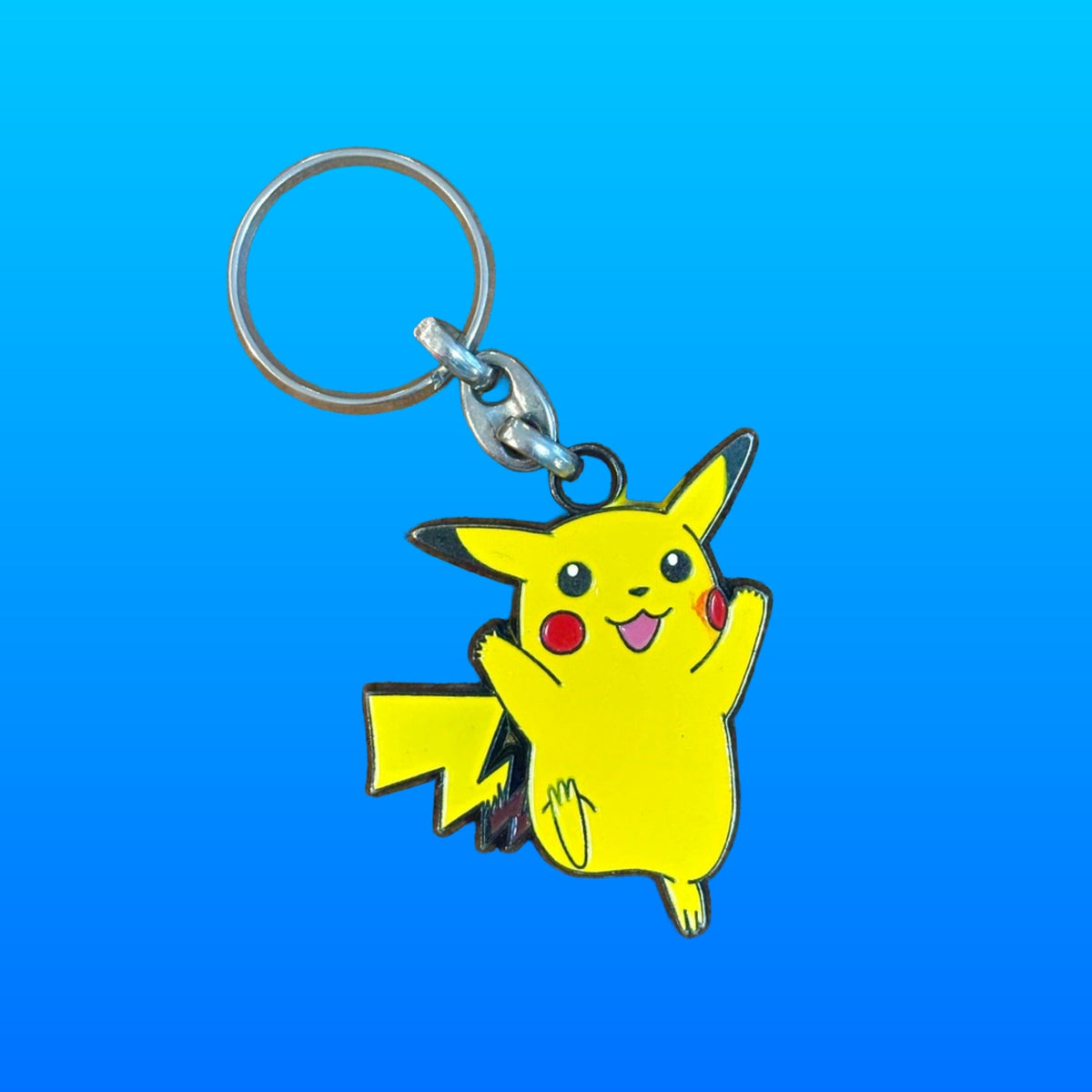 Pokémon: Pikachu Metal Keychain (90s) - PopCultGang