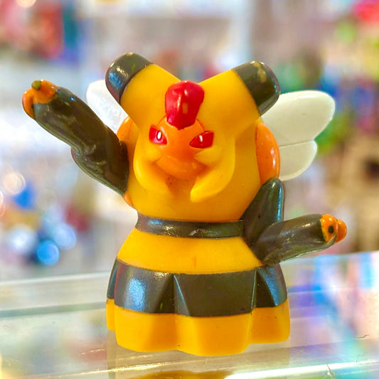 Pokemon: Vespiquen Finger Puppet Figure (Bandai, 2008) - PopCultGang