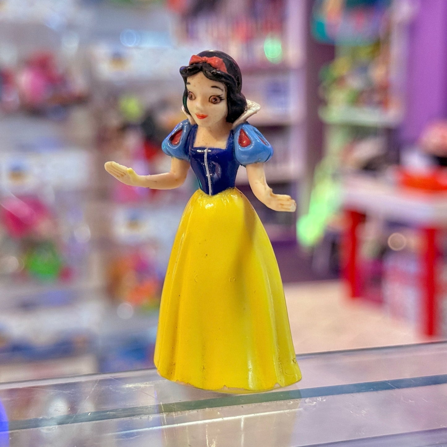 Snow White "Hold On" PVC Figure (Mattel, 1993) - PopCultGang