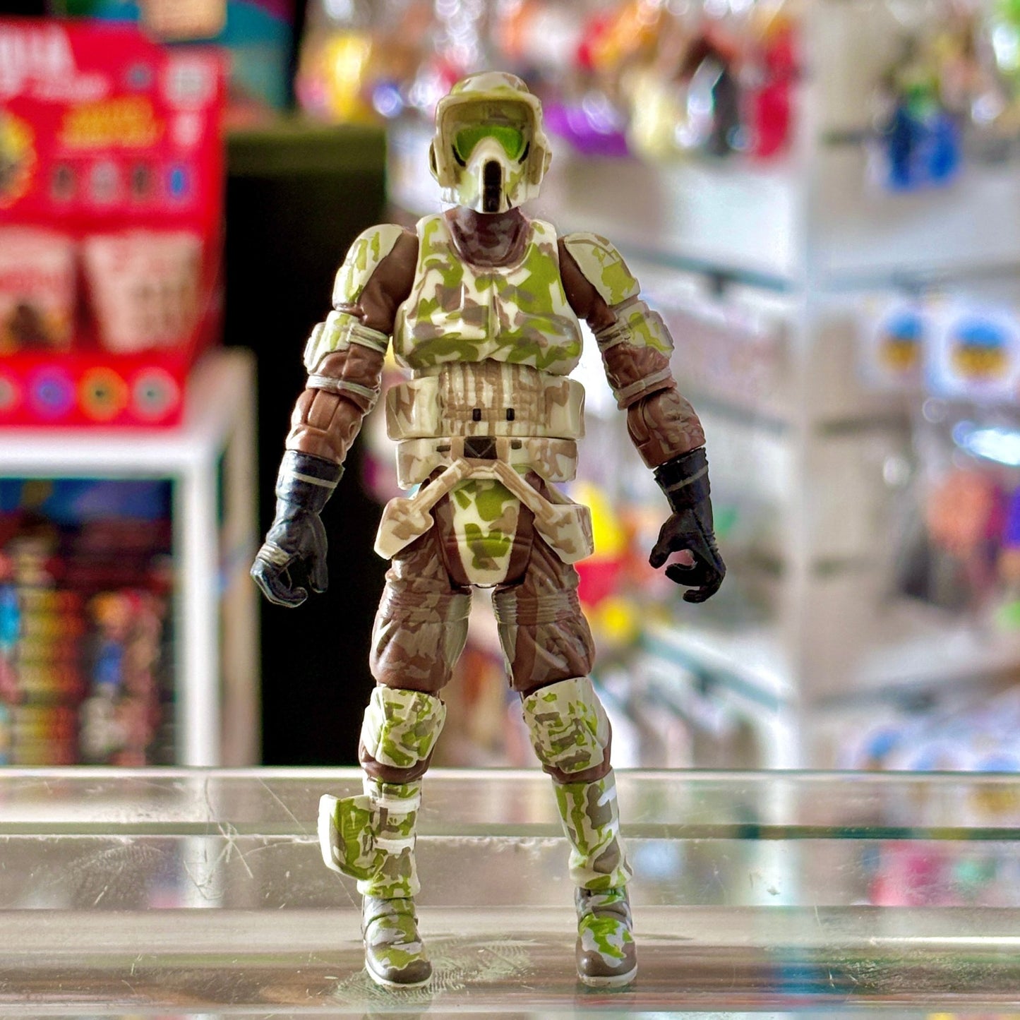 Star Wars: The Saga Collection - Elite Corps Clone Trooper - Kashyyyk Scout Action Figure (Hasbro, 2006) - PopCultGang