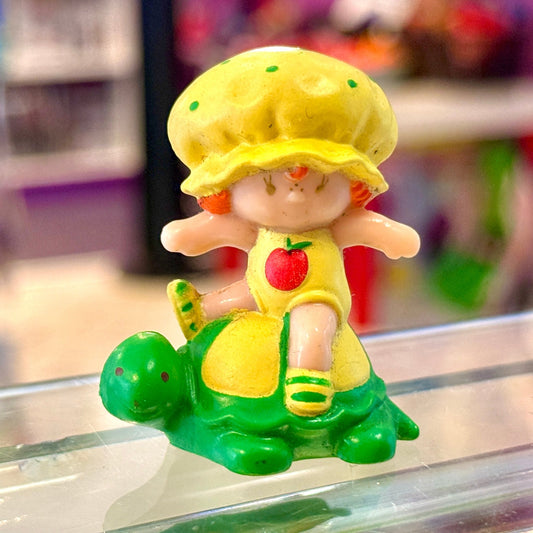 Strawberry Shortcake: Apple Dumpling on Turtle PVC Mini Figure (1981) - PopCultGang