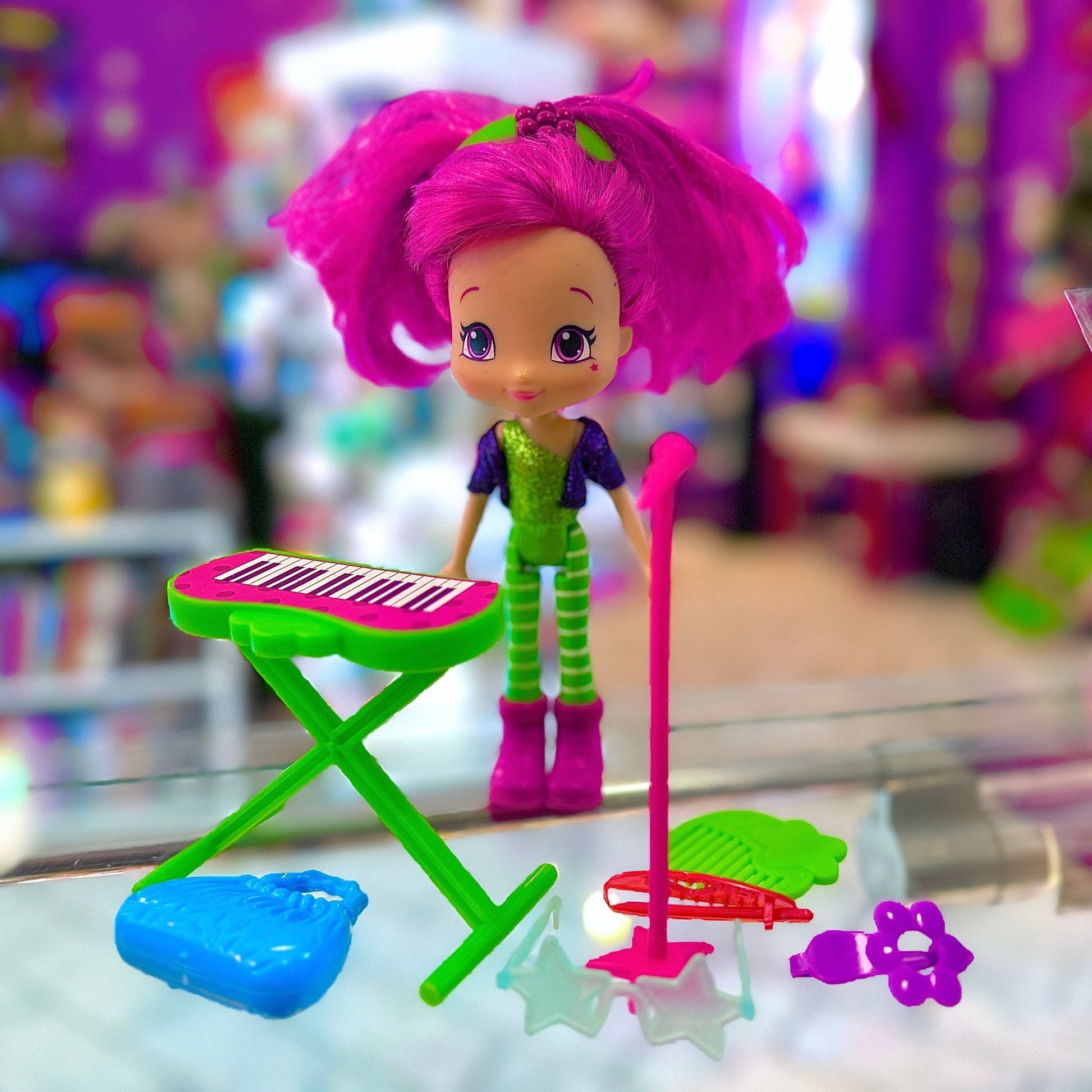 Strawberry Shortcake: Sweet Beats - Raspberry Torte Doll w. accesories (Bridge Direct, 2014) - PopCultGang