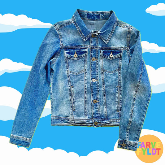 The Simpsons: Bart Simpson With Skateboard - Upcycled Denim Jacket (FARVEFYLDT x POPCULTGANG) - PopCultGang