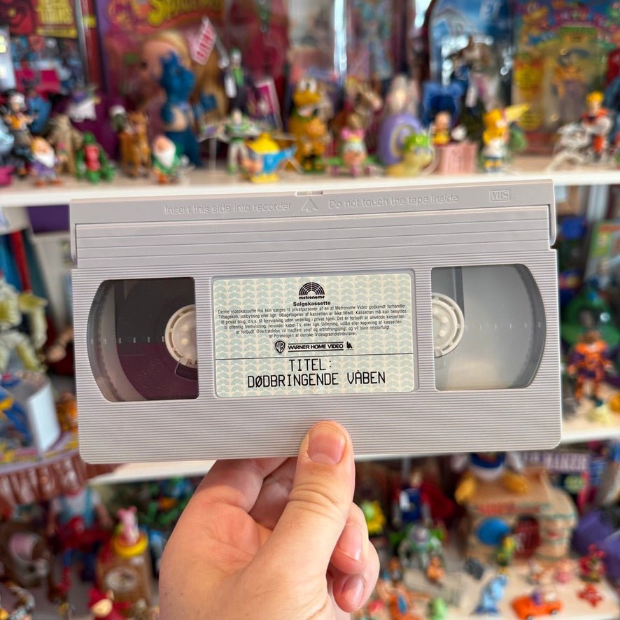 VHS: Dødbringende Våben (Lethal Weapon, danish version, 90s) - PopCultGang