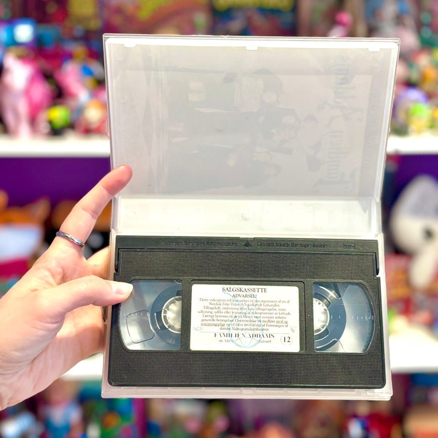 VHS: Familien Addams - The Addams Family (danish subtitles, 90s) - PopCultGang