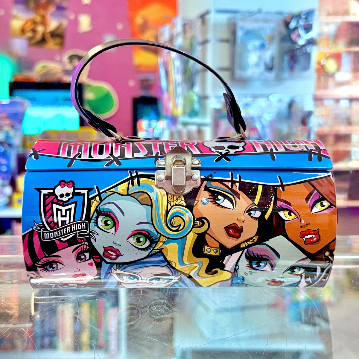 Monster High: Metal Tin Circular Case (The Tin Box Company, 2011)