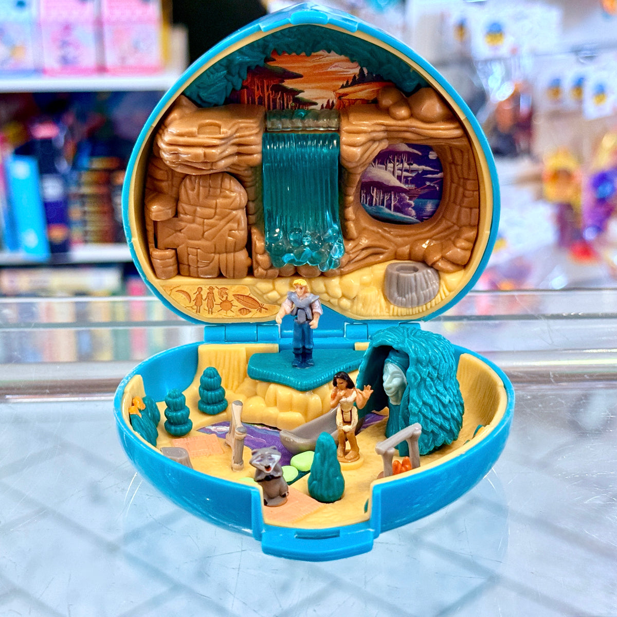 Disney's Pocahontas: Polly Pocket Compact Playset - Complete With All Figures (Mattel, 1995)