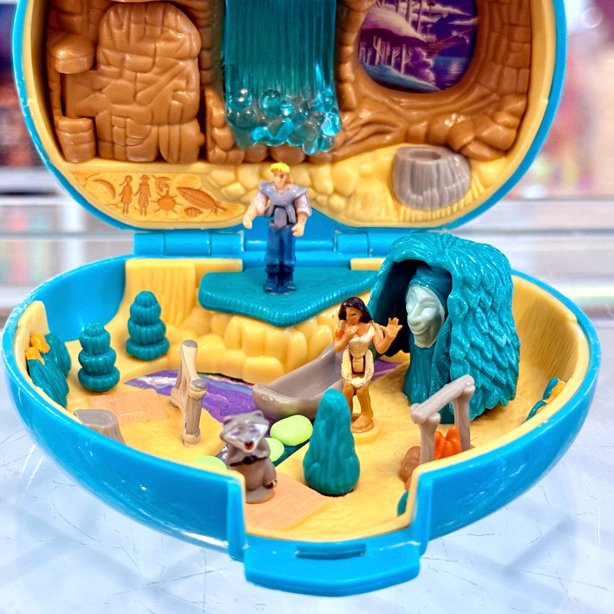 Disney's Pocahontas: Polly Pocket Compact Playset - Complete With All Figures (Mattel, 1995)