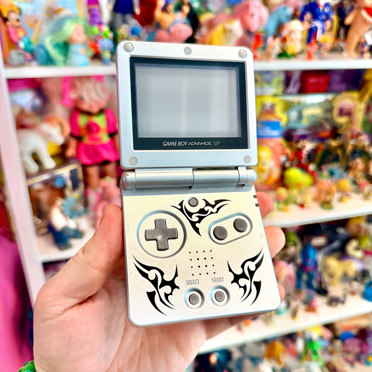 Gameboy Advance SP: Tribal Version (001 screen)