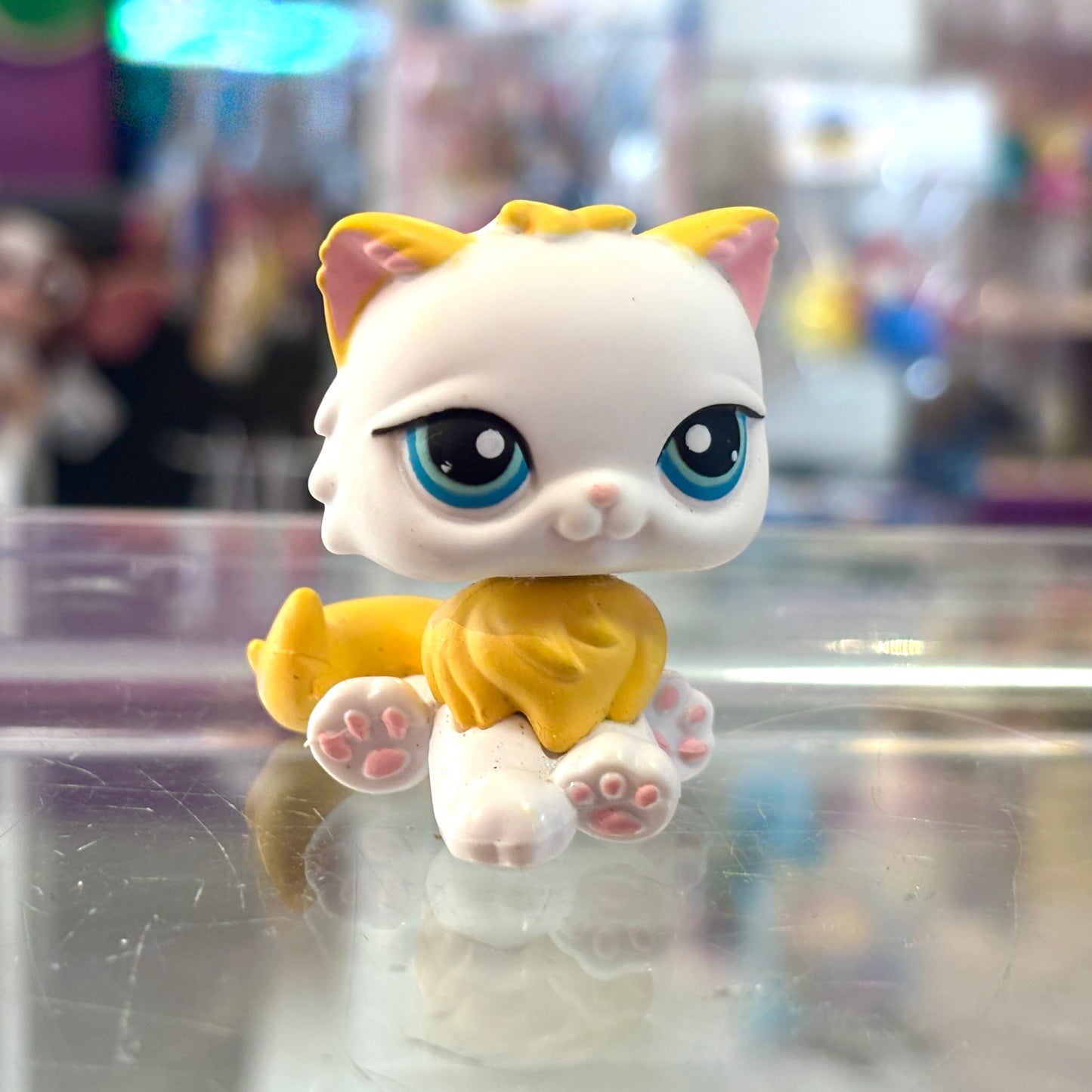 Littlest Pet Shop: #207 White / Yellow Persian Cat (Hasbro, 2000s)