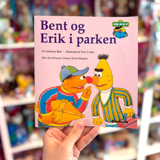 Sesame Street: "Bent Og Erik I Parken" Book (Danish, 1992)