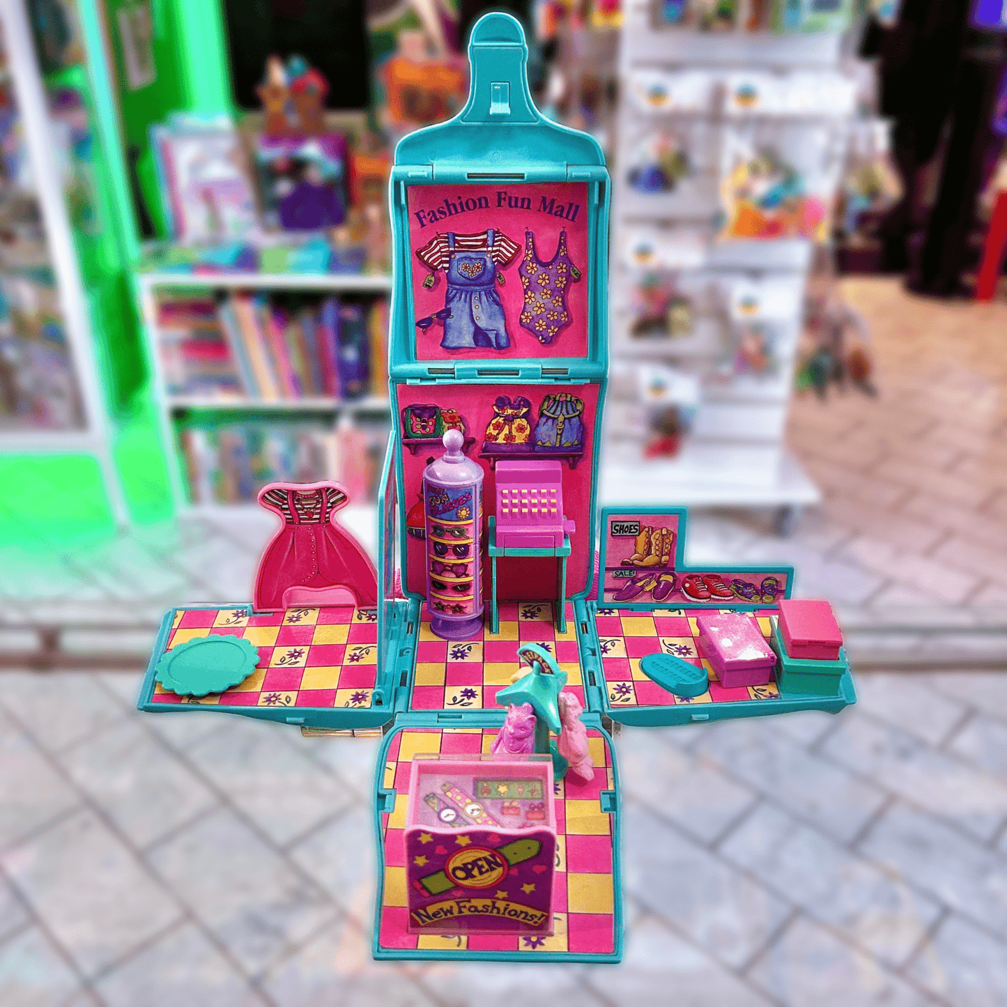 Backpack Club: Fashion Fun Mall Playset (Galoob, 90s) - PopCultGang