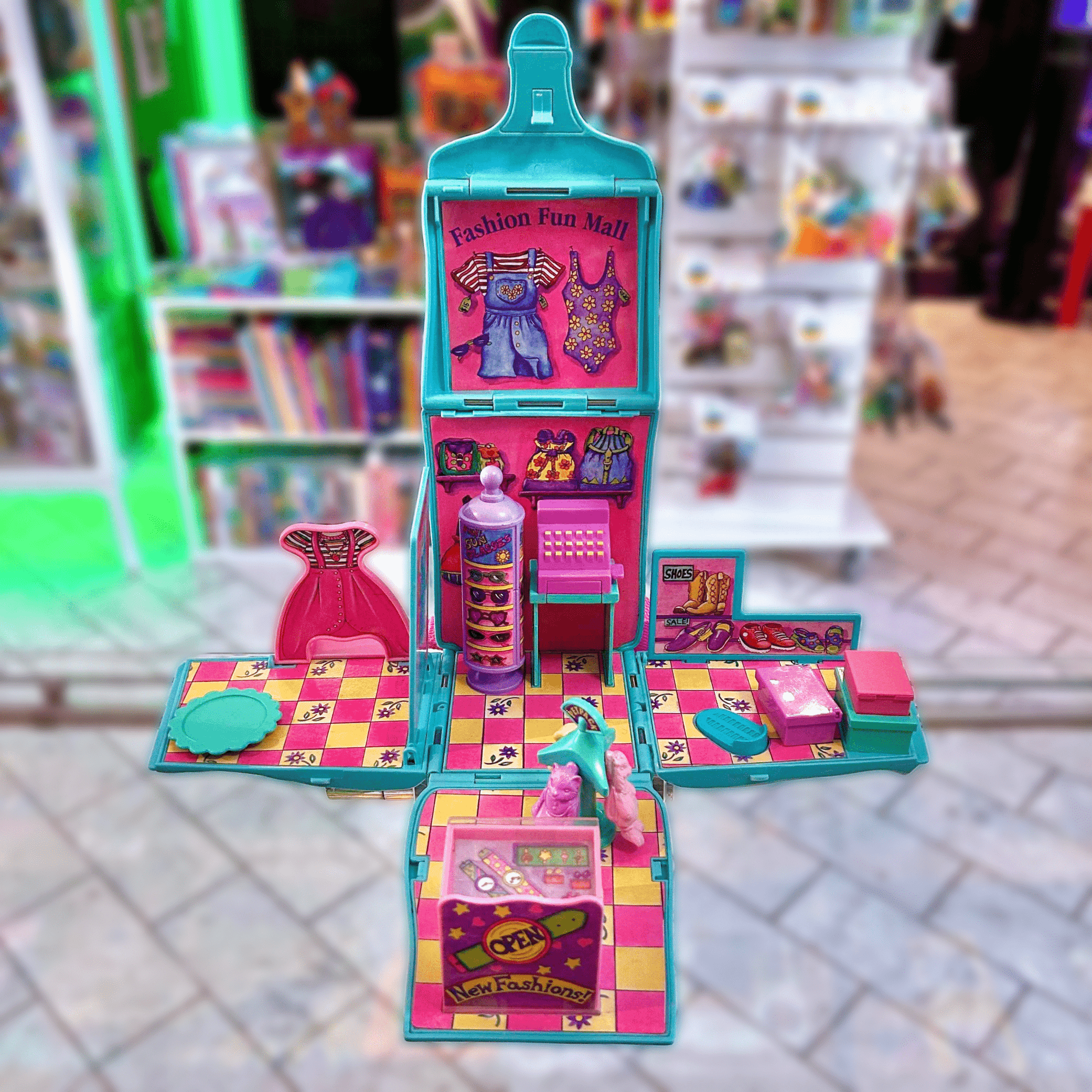 Backpack Club: Fashion Fun Mall Playset (Galoob, 90s) - PopCultGang