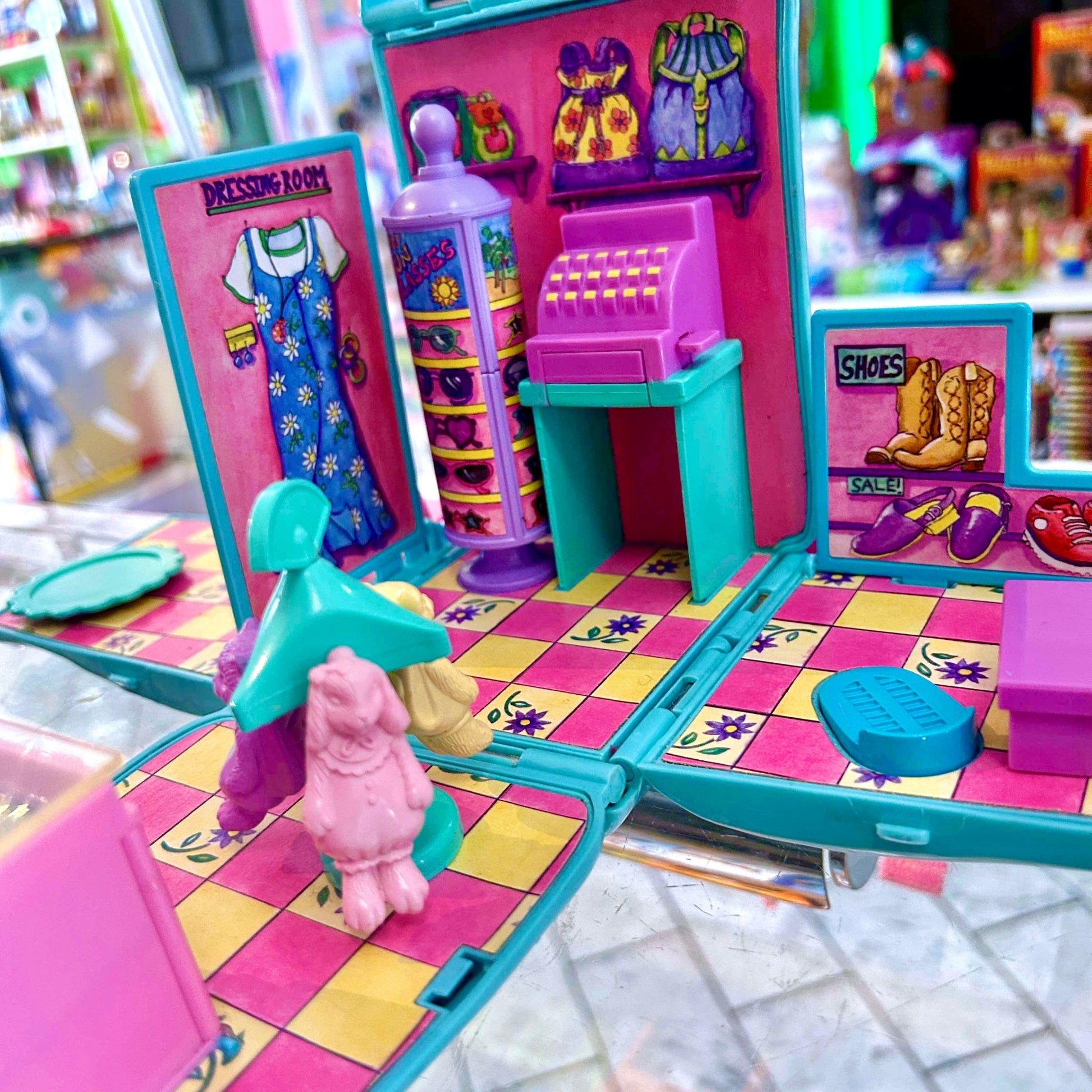 Backpack Club: Fashion Fun Mall Playset (Galoob, 90s) - PopCultGang