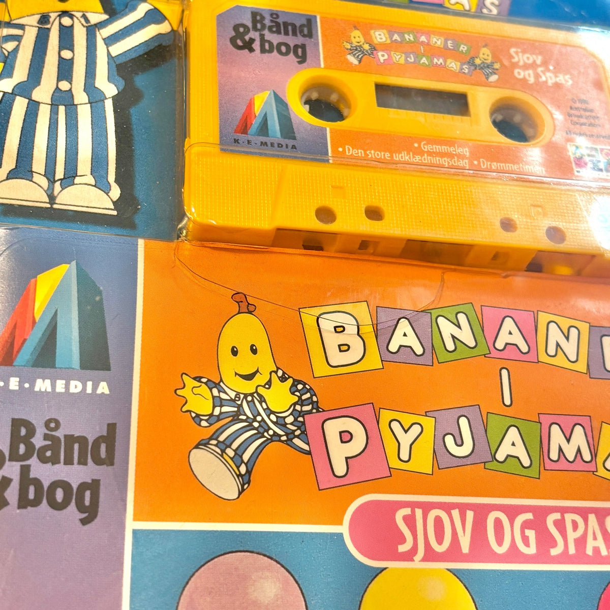 Bananer I Pyjamas: Sjov Og Spas - Lyt og Læs / Bånd og Bog (danish book and casette tape, 90s) - PopCultGang