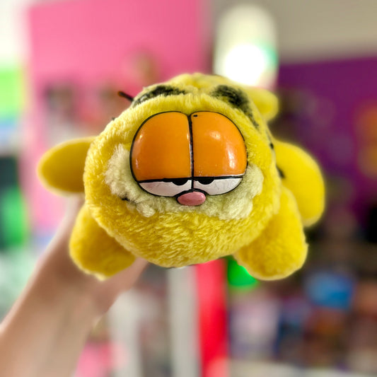 Bootleg Garfield Laying Down Plush (80s) - PopCultGang