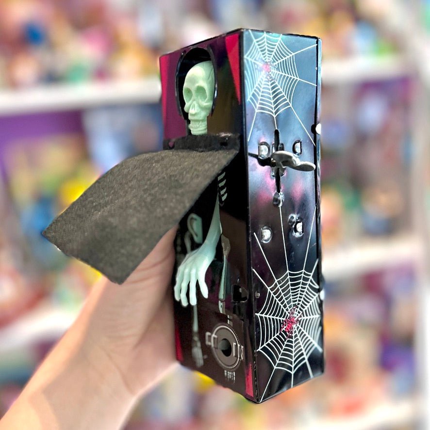 Coffin Horror Bank - Skeleton Tin Wind - Up Novelty Toy (Japanese, 70s) - PopCultGang