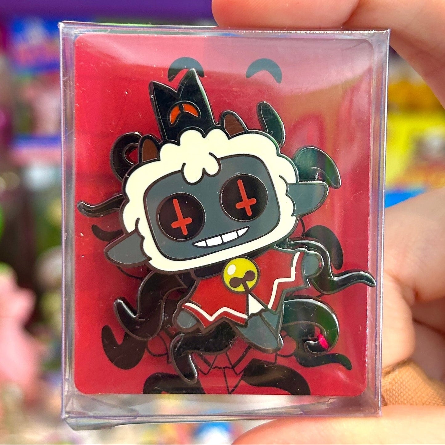 Cult of The Lamb: Pin Badge Lamb Spinning 5 cm (YouTooz) - PopCultGang