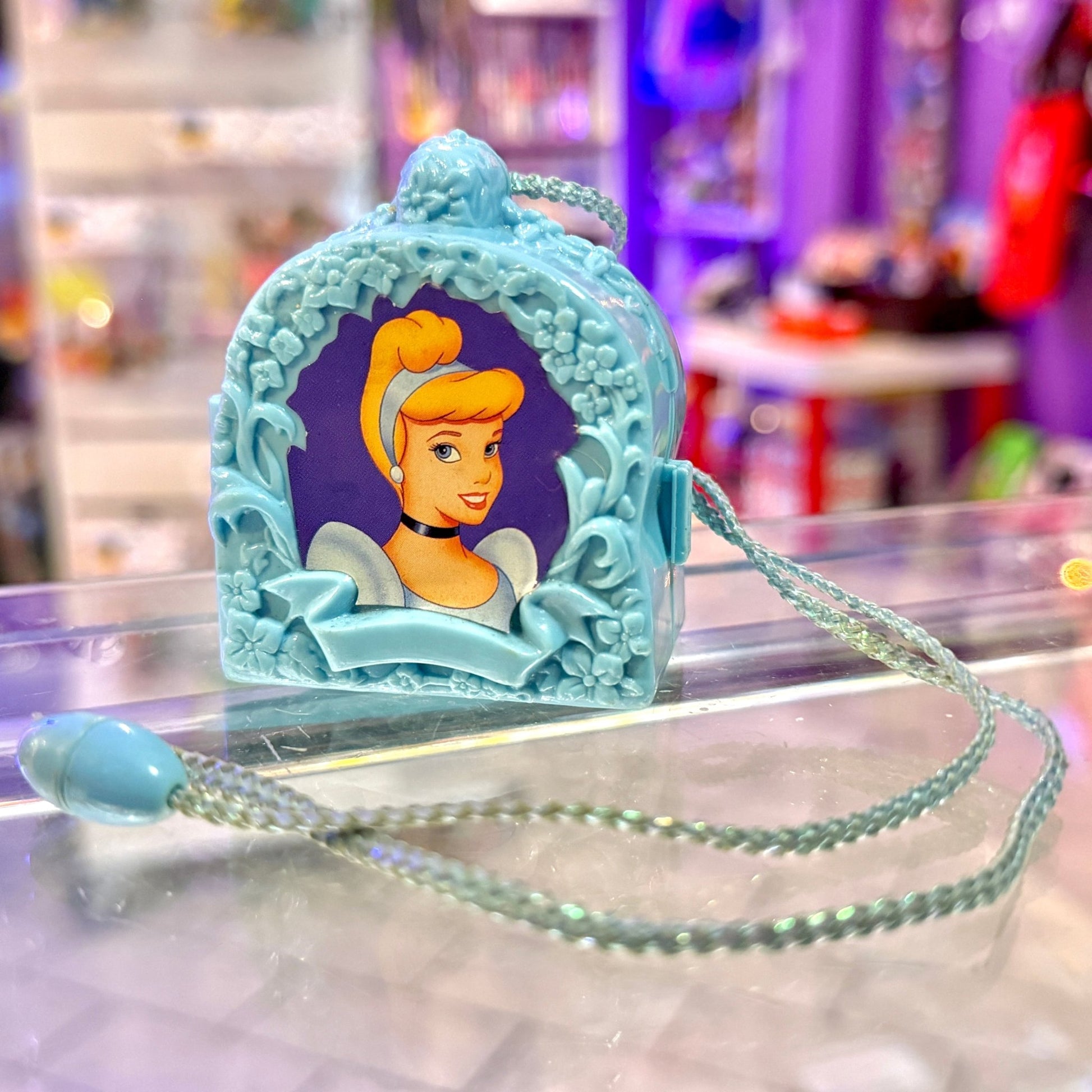 Disney: Once Upon A Time Locket Playset - Cinderella (Mattel, 90s) - PopCultGang