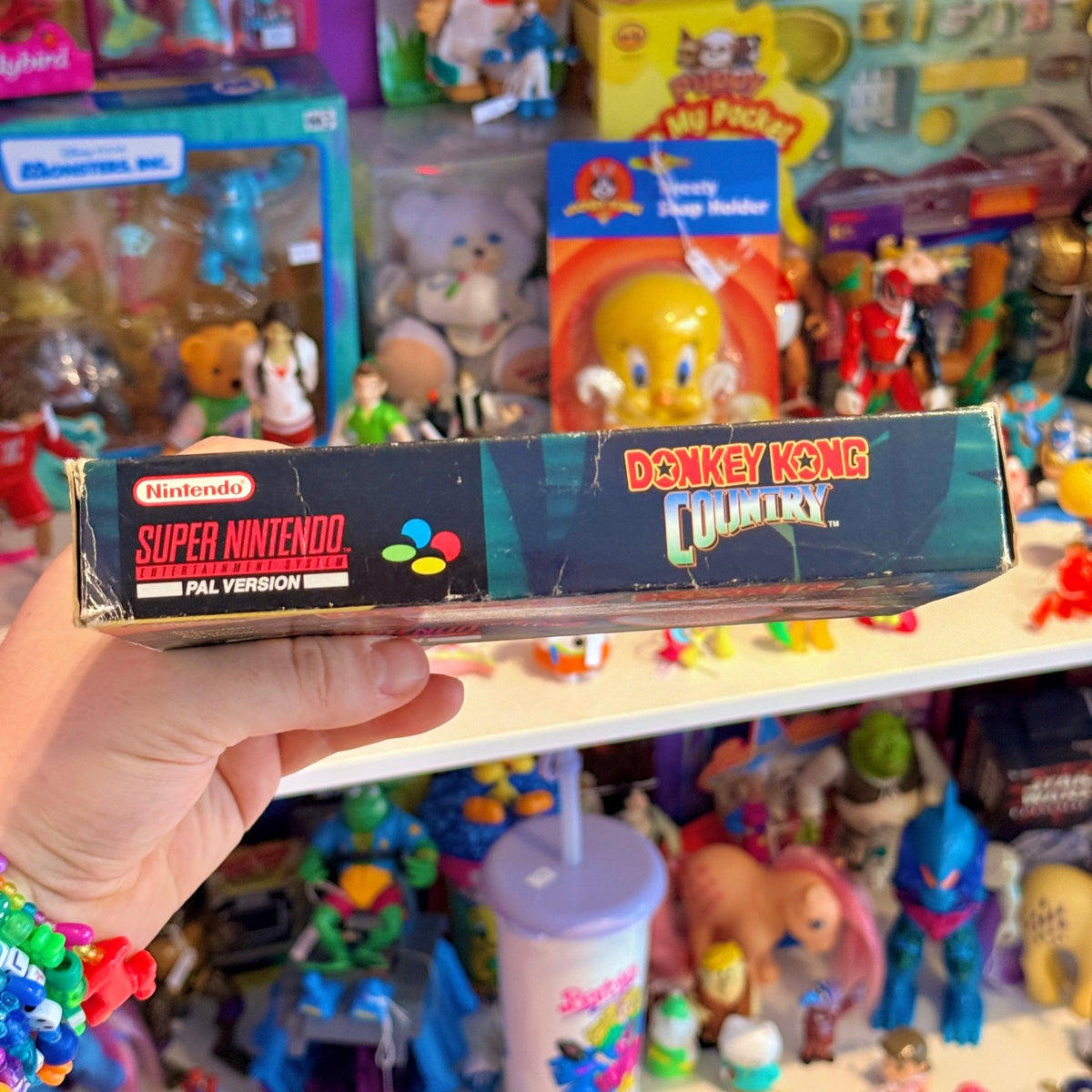 Donkey Kong Country (boxed, SNES) - PopCultGang