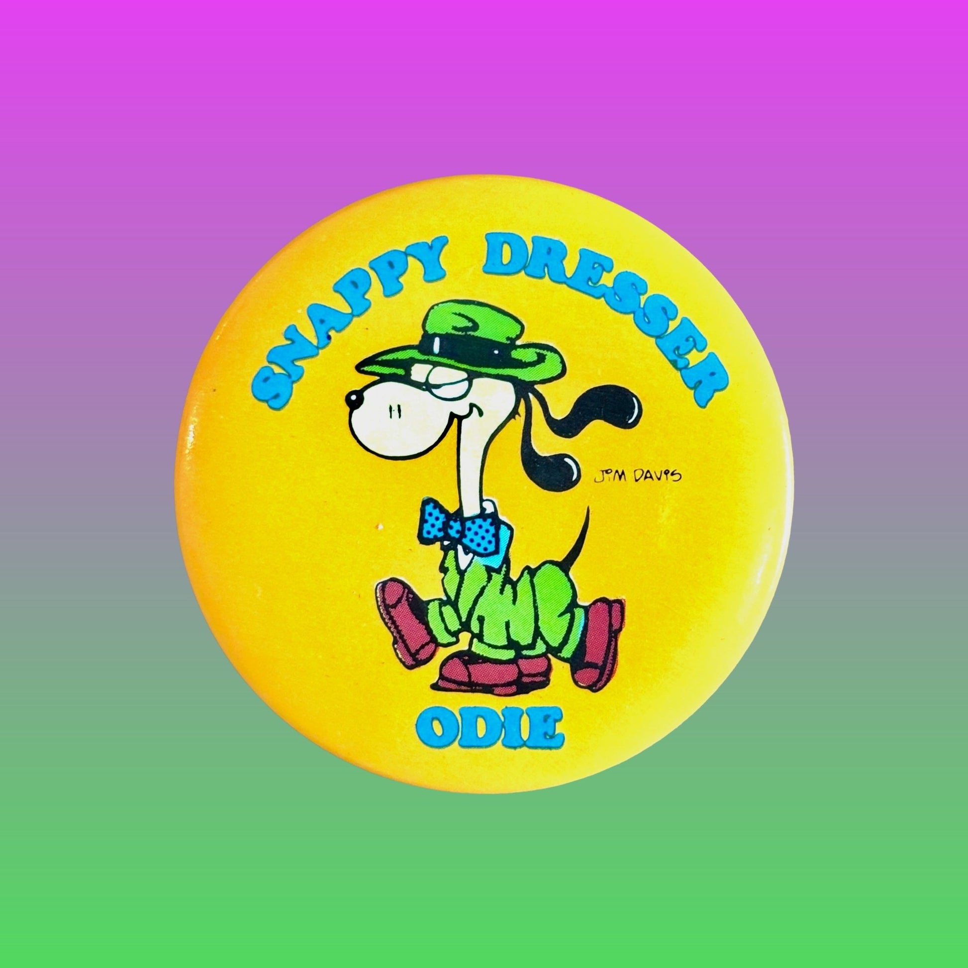 Garfield: Snappy Dresser Odie - Pinback Badge (80s) - PopCultGang