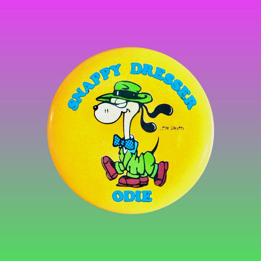Garfield: Snappy Dresser Odie - Pinback Badge (80s) - PopCultGang