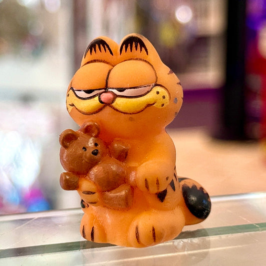 Garfield With Teddy Small Rubber Figure (80s) - PopCultGang