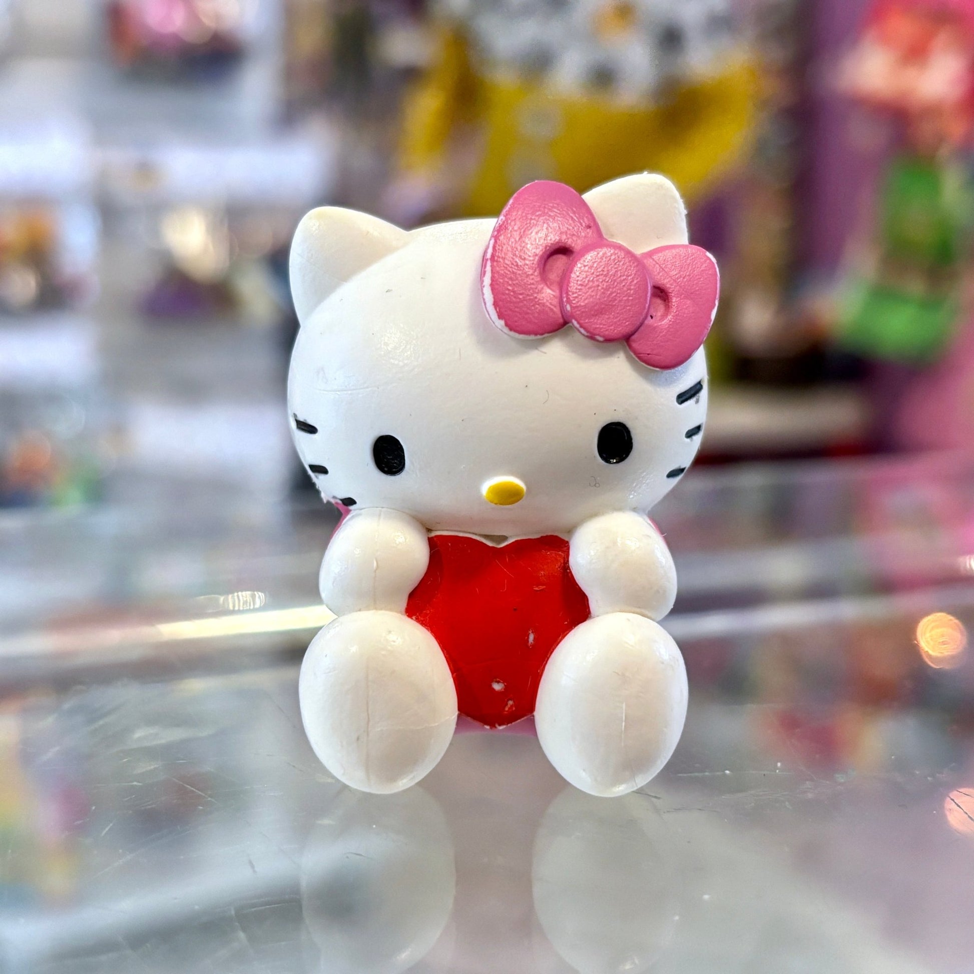 Hello Kitty: Holding Heart PVC Figure (Bully, 2000s) - PopCultGang