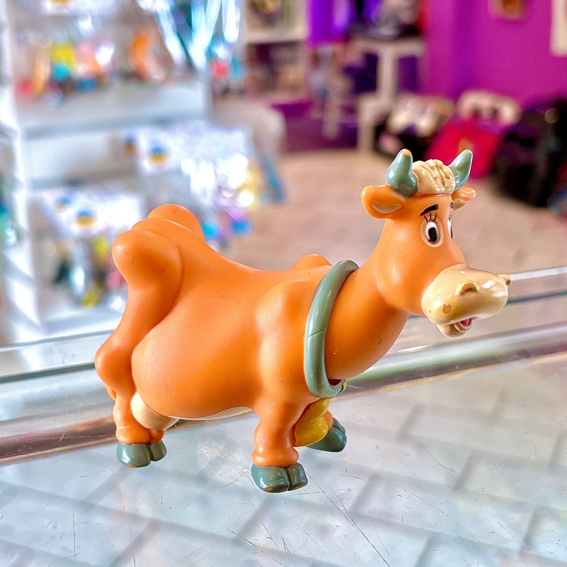 Home On The Range: Grace Cow PVC Figure (Disney, 2004) - PopCultGang