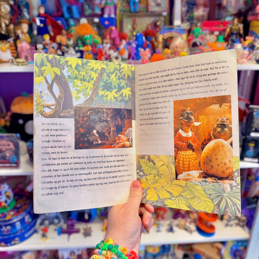 Jim Henson's Dinosaurs: "Guldklumpen" Story Book (Disney, danish, 90s) - PopCultGang