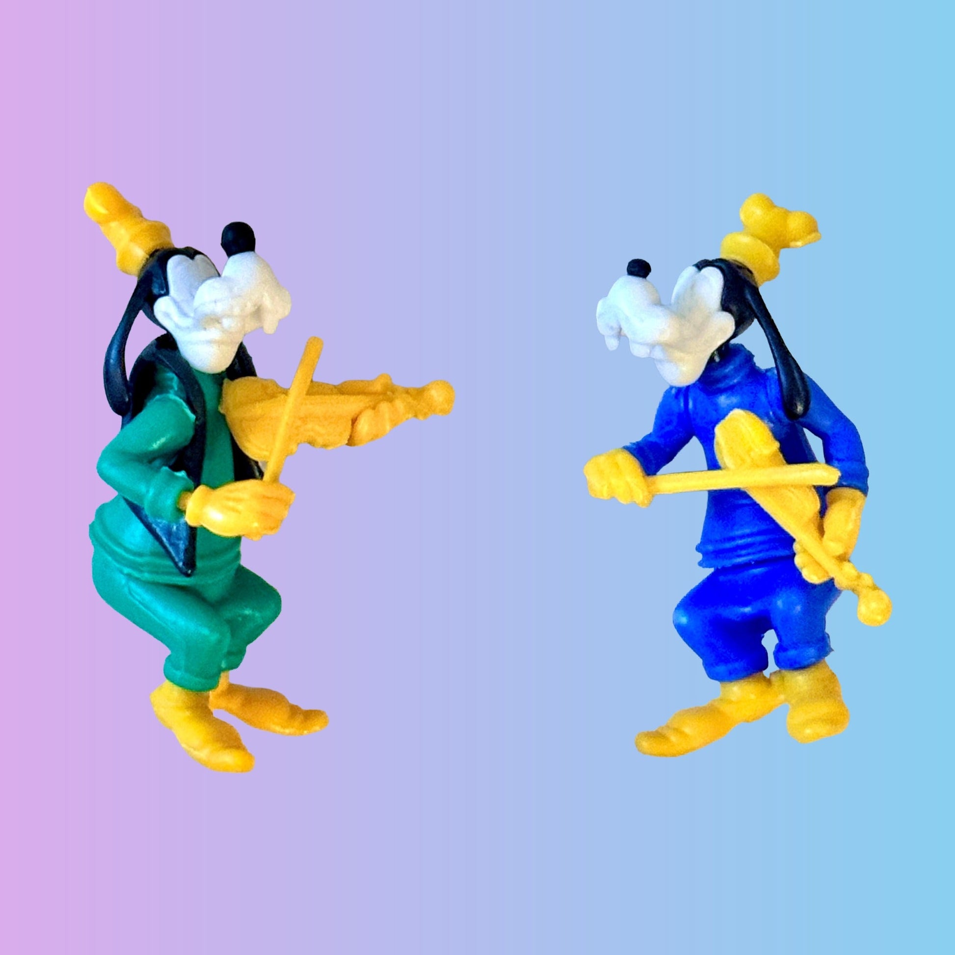 Kinder Surprise: Mickey Mouse and Company - Goofy Playing Violin Mini Figure (Disney, 1988) - PopCultGang