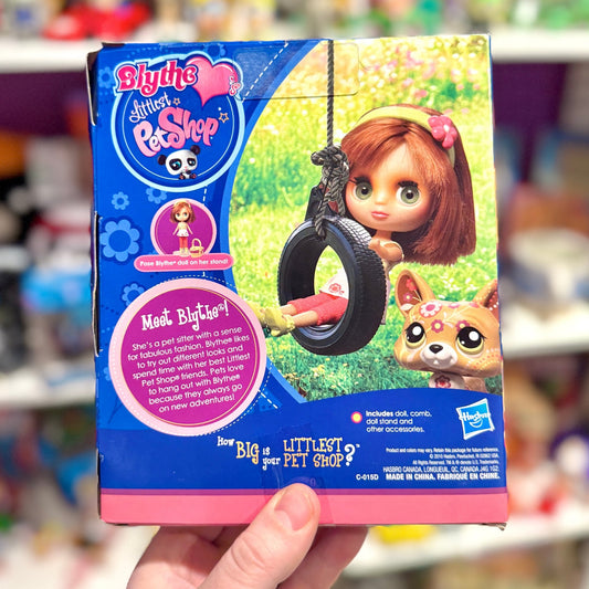 Littlest Pet Shop: Blythe Doll - Outdoor Afternoon Playset B19 (NIB, new in box, 2010) - PopCultGang
