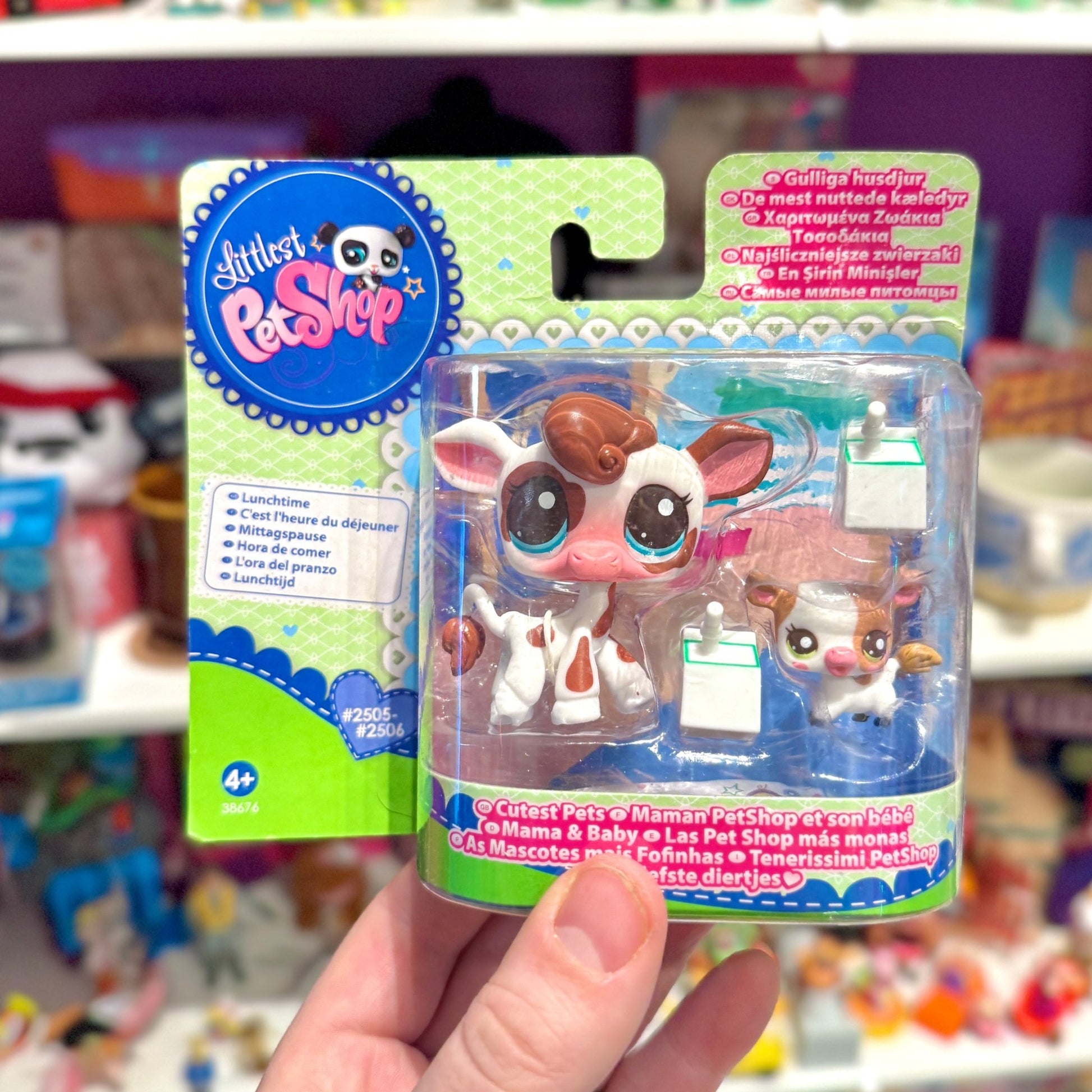 Littlest Pet Shop: Cutest Pets - Mommy and Baby Cow Figure 2 - pack 2505 (NIB, new in box, 2000s) - PopCultGang