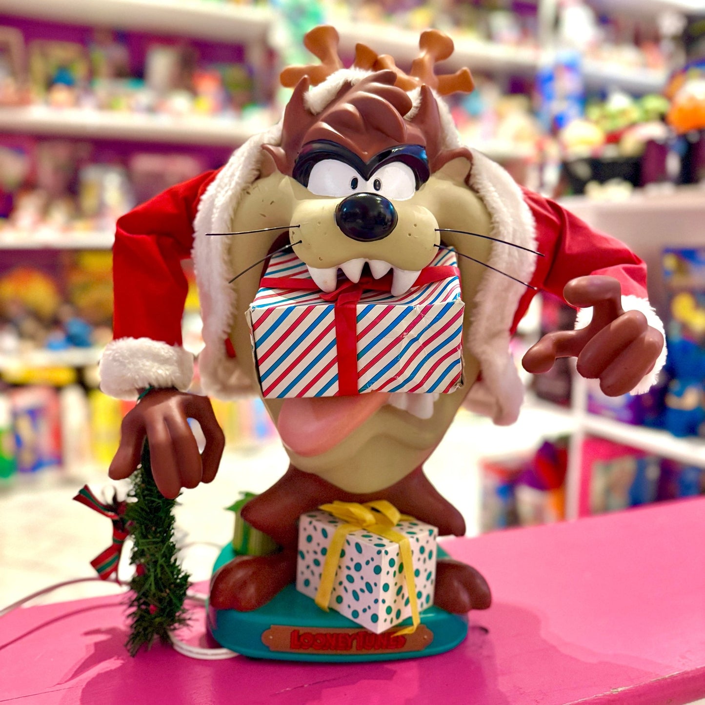 Looney Tunes: Taz The Tazmanian Devil Christmas Animatronic Decoration (90s) - PopCultGang
