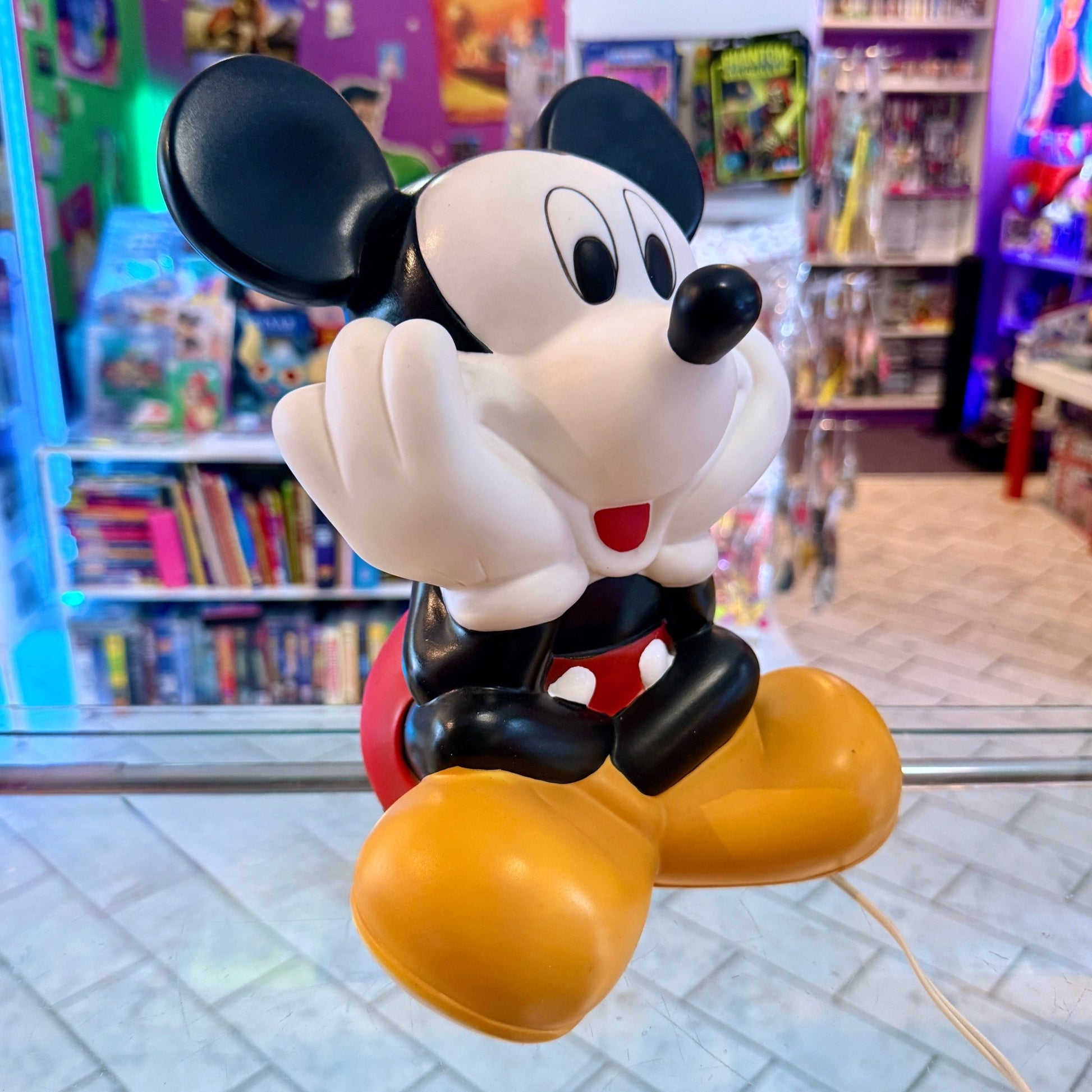 Mickey Mouse: Sitting Figure Plastic Lamp 25cm (Disney, 80s) - PopCultGang