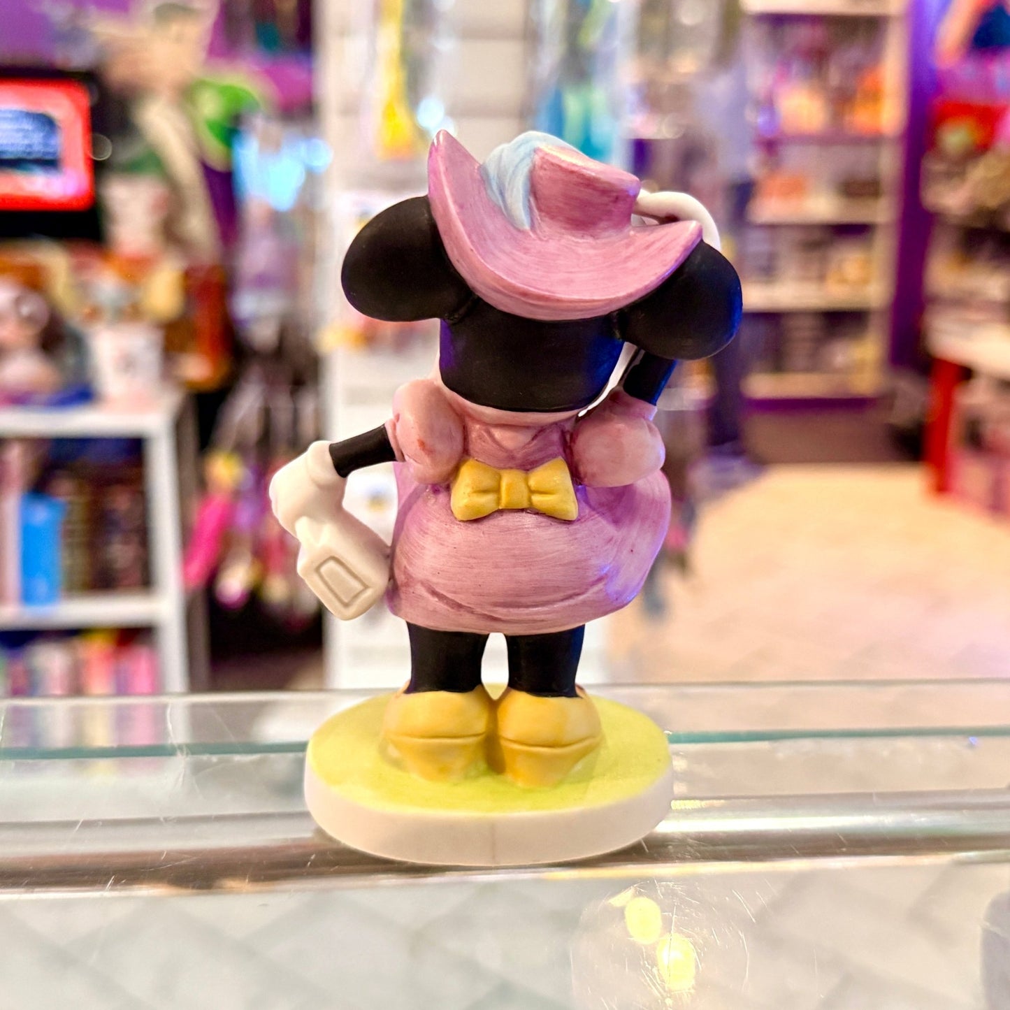 Minnie Mouse: Wind Blowing Dress Ceramic Figure (Disney Productions, 70s) - PopCultGang