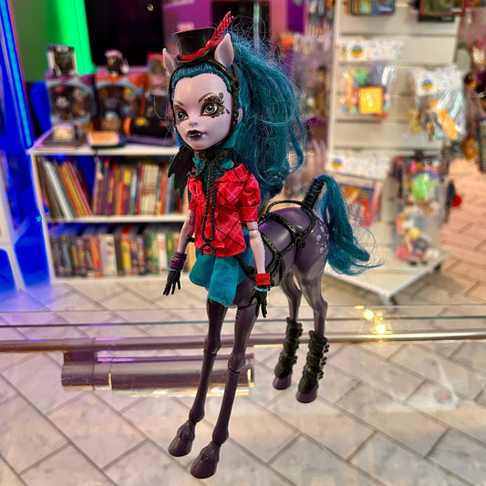 Monster High: Avea Trotter (Freaky Fusion) - PopCultGang