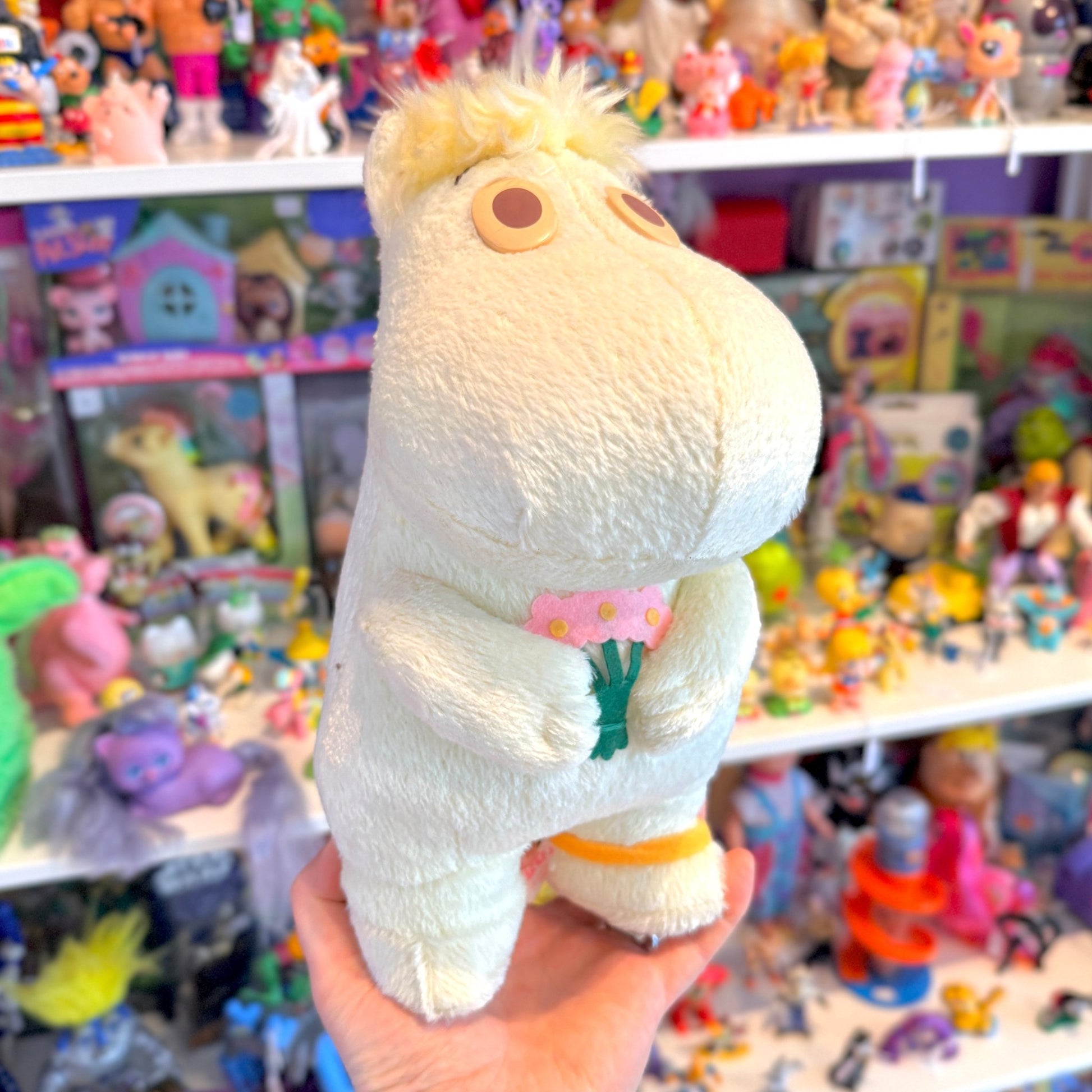 Moomin: Snorkmaiden Holding Flowers Plush (Banpresto, 1999) - PopCultGang