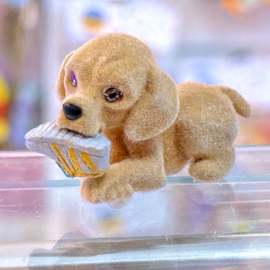 Puppy In My Pocket Gen 2 - Labrador Chewing Shoe - Fluffy Flocked Dog Mini Figure (MEG, 2006) - PopCultGang